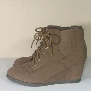 Madden Girl Gdart Bootie Size 8 40% off
